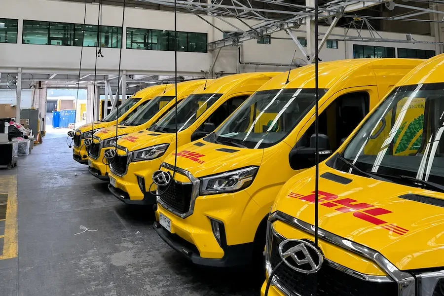 DHL 4